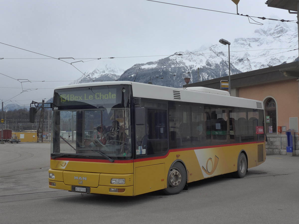 (188'020) - TPC Aigle - VS 107'133 - MAN/Gppel (ex VD 1261) am 20. Januar 2018 beim Bahnhof Bex