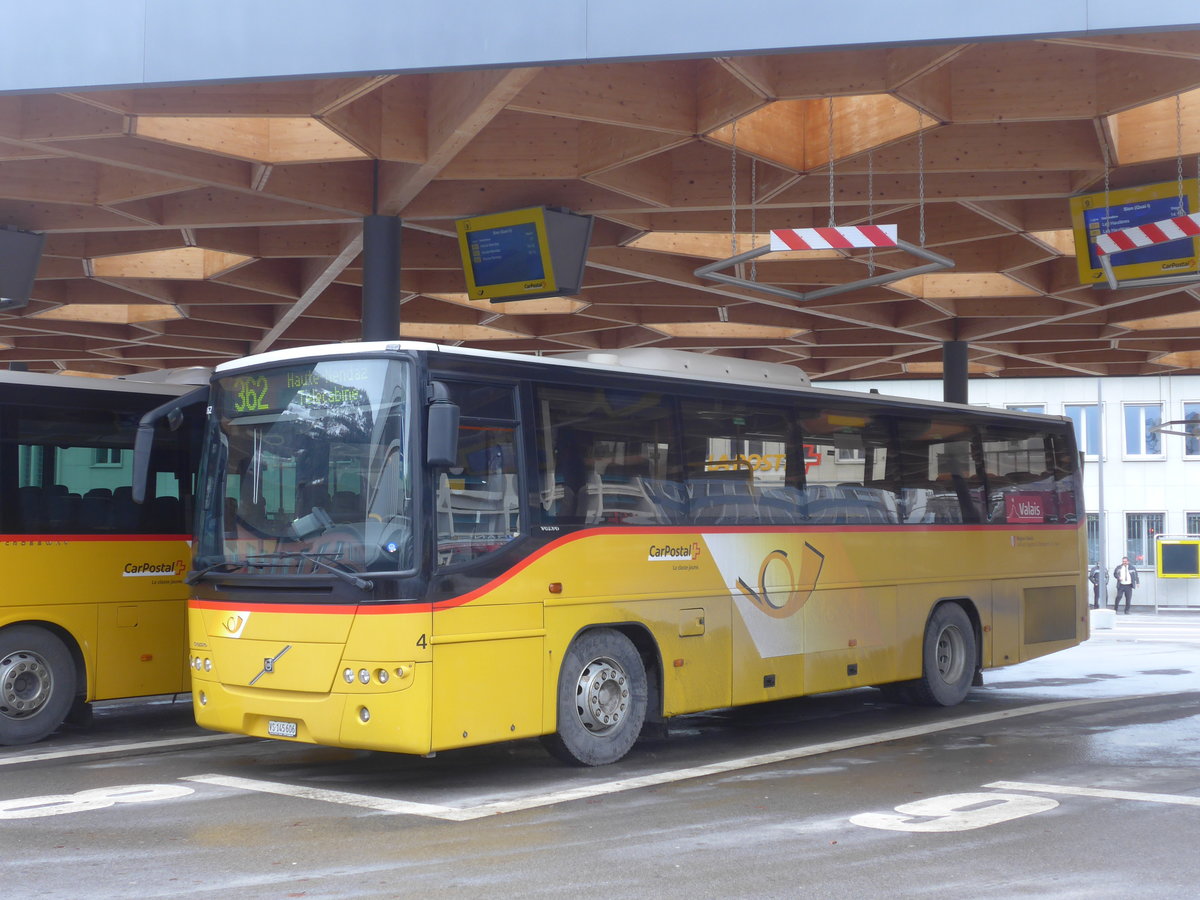 (188'026) - Lathion, Sion - Nr. 4/VS 145'606 - Volvo am 20. Januar 2018 beim Bahnhof Sion
