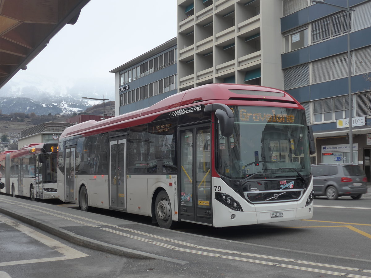 (188'039) - PostAuto Wallis - Nr. 79/VS 471'469 - Volvo am 20. Januar 2018 beim Bahnhof Sion