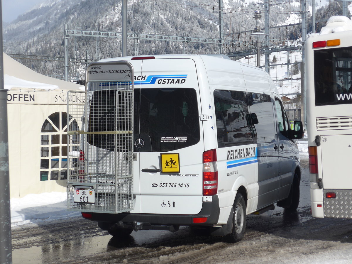 (188'482) - Reichenbach, Gstaad - BE 601 - Mercedes am 12. Februar 2018 beim Bahnhof Zweisimmen