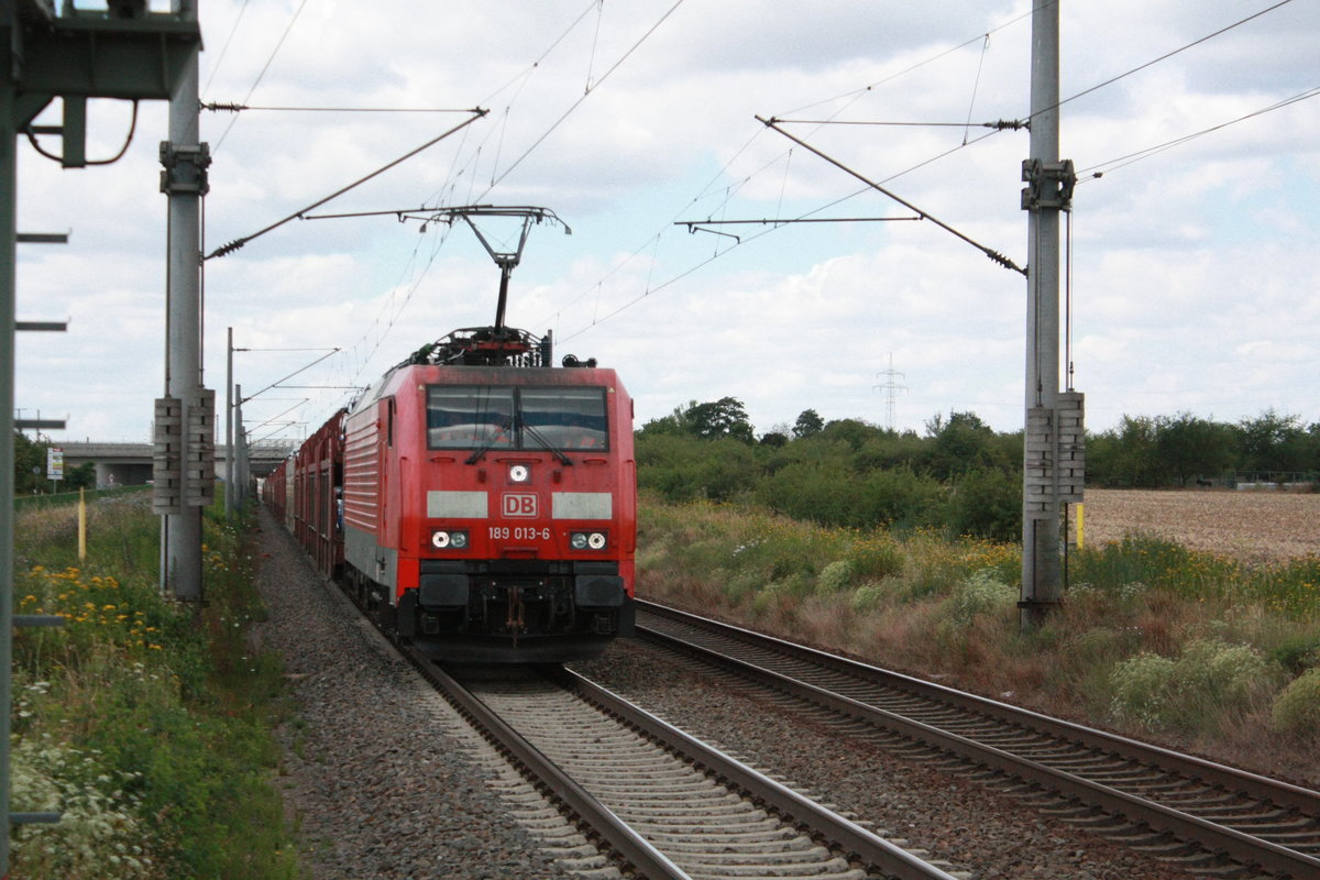 189 013 mit einem Gterzug bei der durchfahrt in Zberitz am 22.7.20