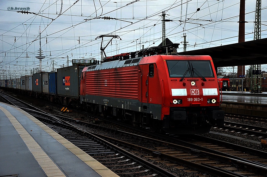 189 063-1 zog einen kastenzug durch bremen,30.12.14