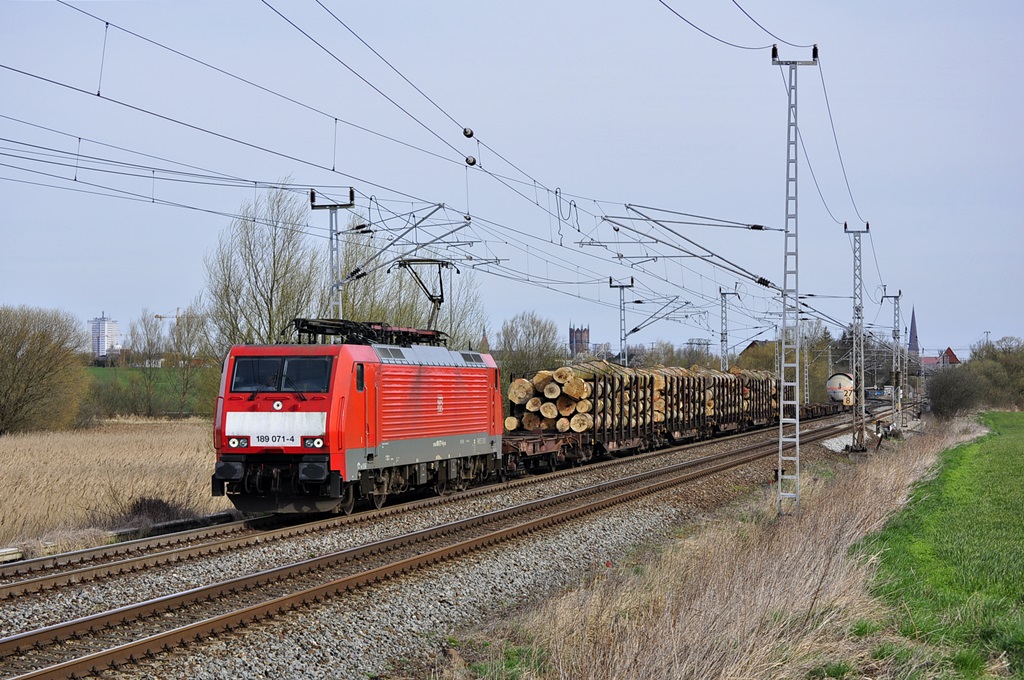 
189 071 fährt am 12.04.2015 durch Sildemow.