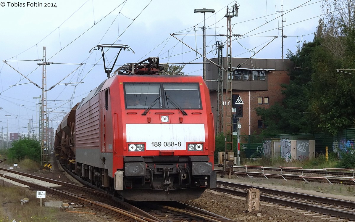 189-088 durchfährt mit einem Güterzug Braunschweig Hbf.
Aufgenommen im September 2014.