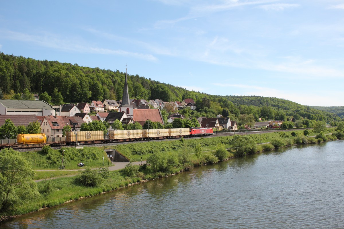 189 801-4 mit dem  Warsteiner-Zug  am 15. Mai 2015 bei Wernfeld am Main.