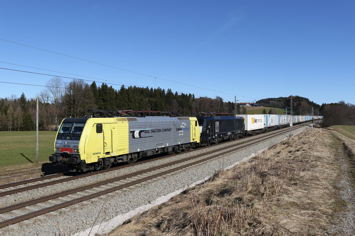 189 903 und 189 924 mit dem  Intercombi  am 21. Februar 2020 bei Grabensttt.