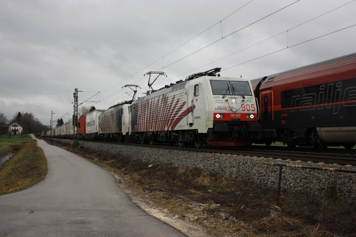 189 905 und 189 904 begegnen am 2. Februar 2013 bei bersee einem Railjet.