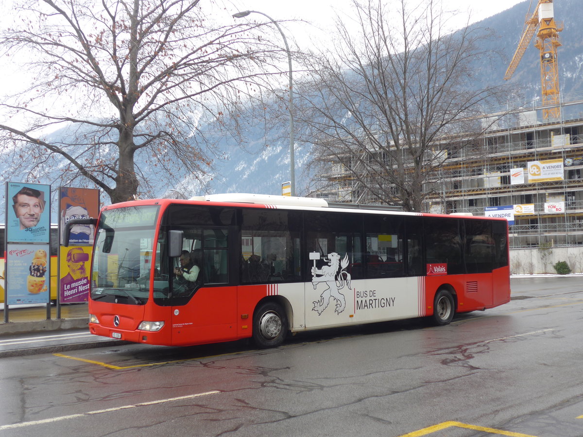 (189'021) - TMR Martigny - Nr. 121/VS 1104 - Mercedes am 3. Mrz 2018 beim Bahnhof Martigny