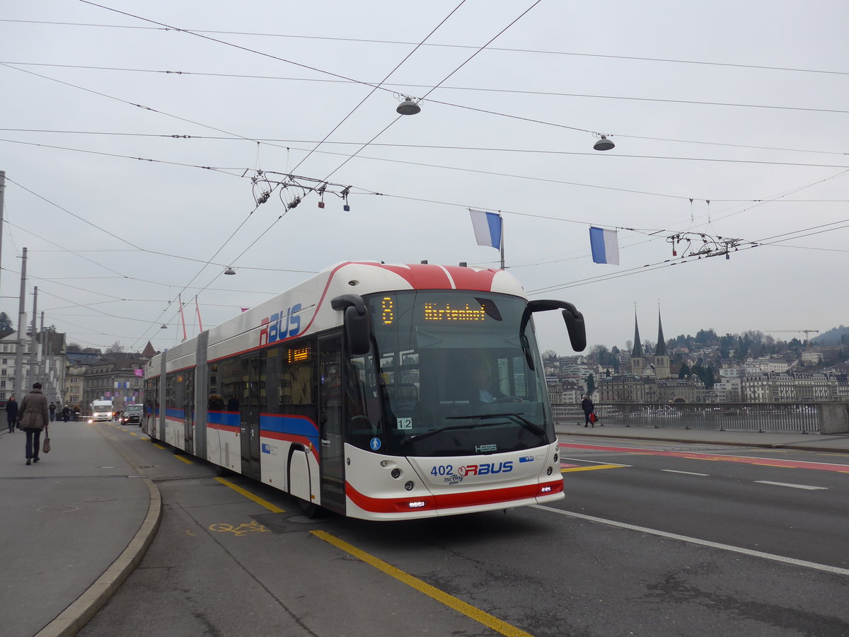 (189'325) - VBL Luzern - Nr. 402 - Hess/Hess Doppelgelenktrolleybus am 17. Mrz 2018 in Luzern, Bahnhofbrcke