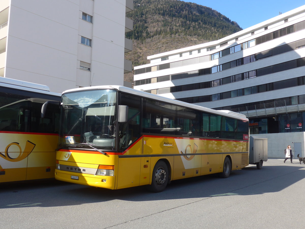 (189'704) - PostAuto Wallis - VS 241'972 - Setra am 30. Mrz 2018 beim Bahnhof Visp