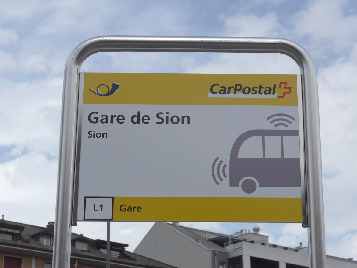 (189'747) - PostAuto-Haltestelle - Sion, Gare - am 30. M�rz 2018