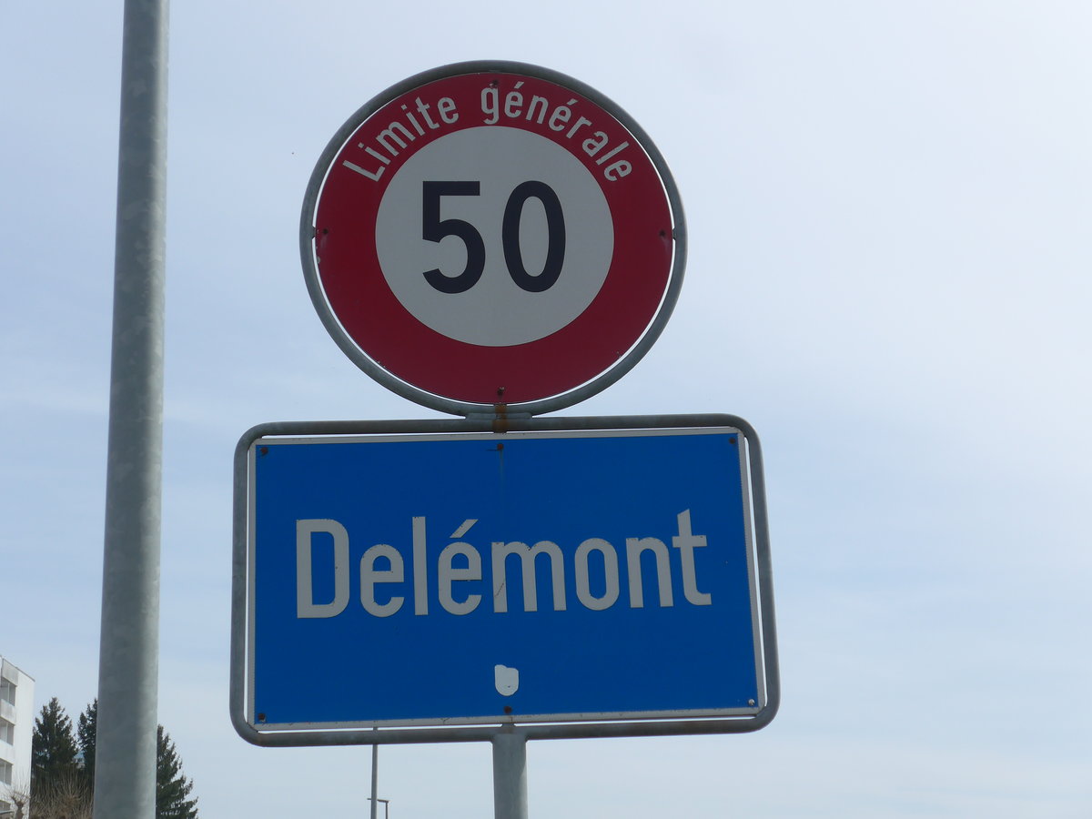 (189'929) - Ortstafel von Del�mont am 2. April 2018