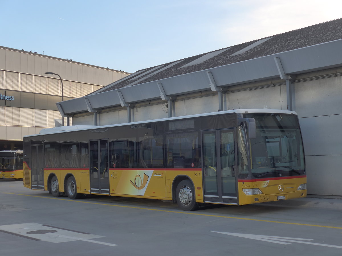 (190'126) - PostAuto Bern - Nr. 654/BE 560'403 - Mercedes am 15. April 2018 in Bern, Postautostation