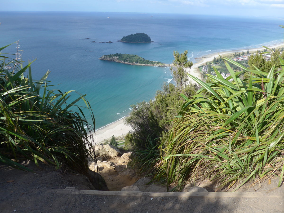 (190'723) - Ausblick vom Mount Maunganui am 21. April 2018 in Mauao