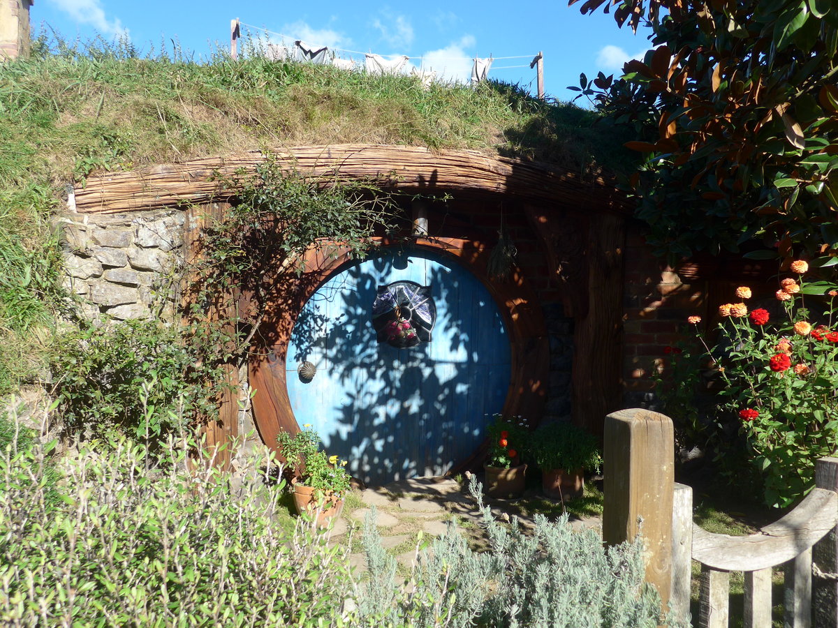 (190'873) - Hobbiton-Haus am 22. April 2018 bei Hinuera