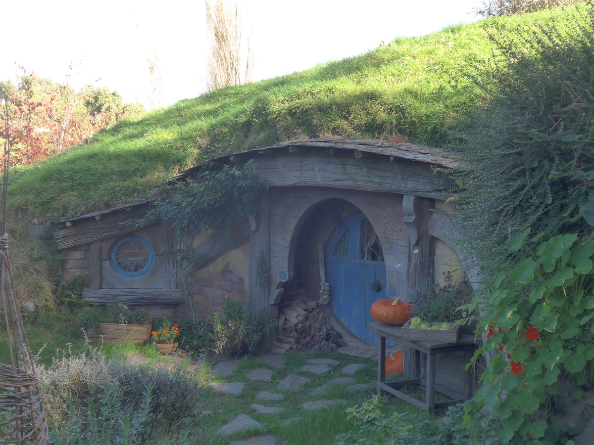 (190'879) - Hobbiton-Haus am 22. April 2018 bei Hinuera