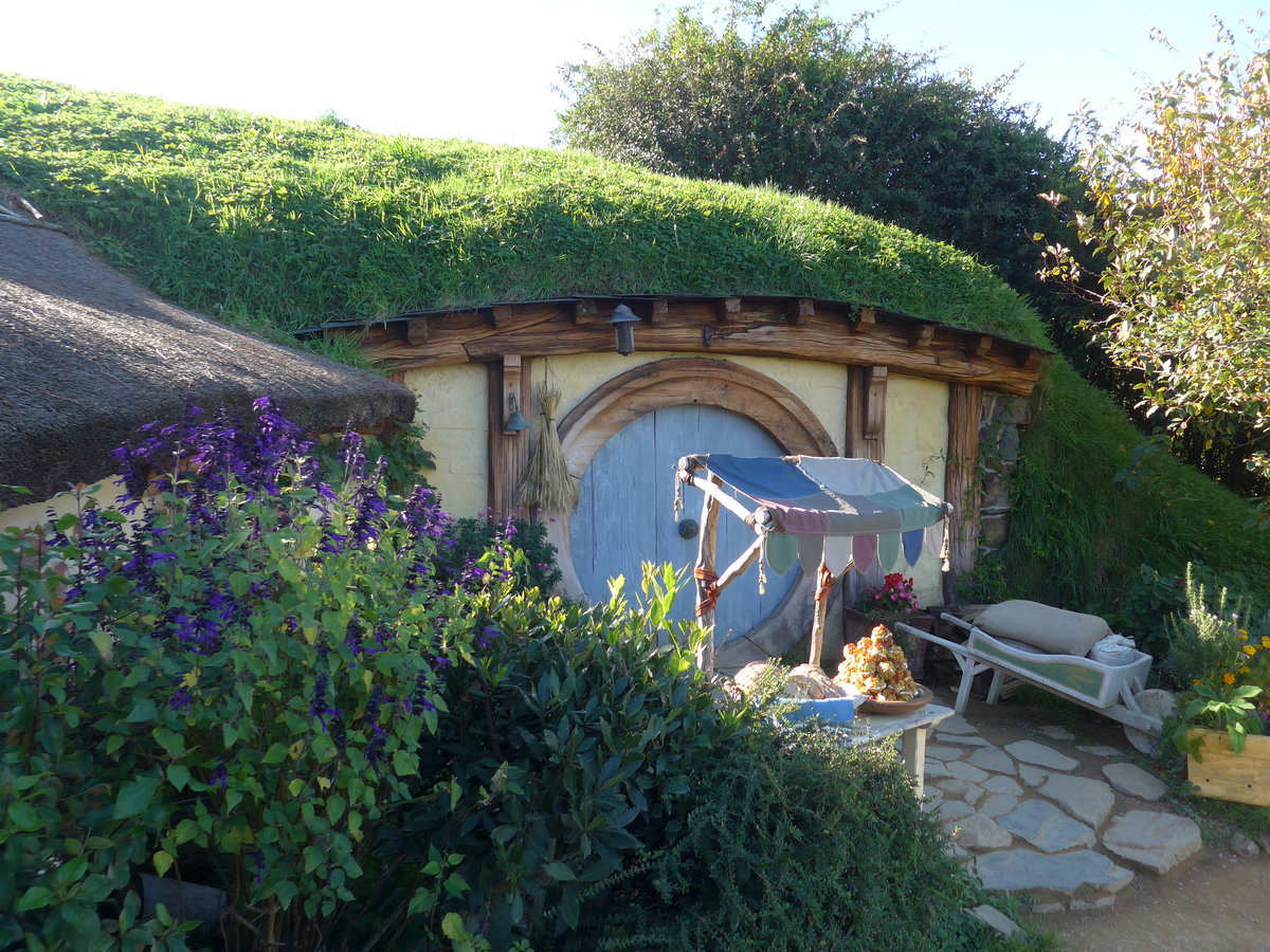 (190'913) - Hobbiton-Haus am 22. April 2018 bei Hinuera
