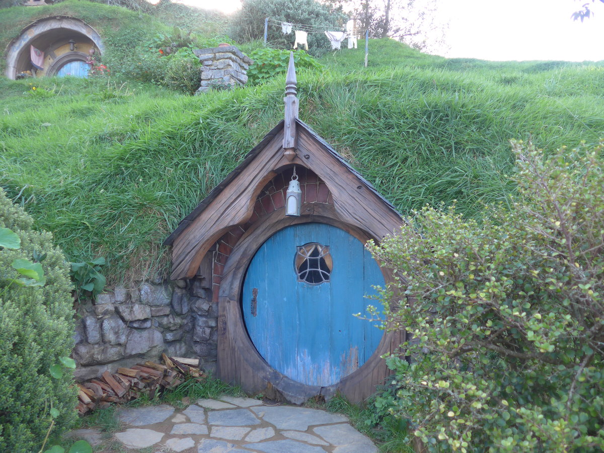 (190'944) - Hobbiton-Haus am 22. April 2018 bei Hinuera