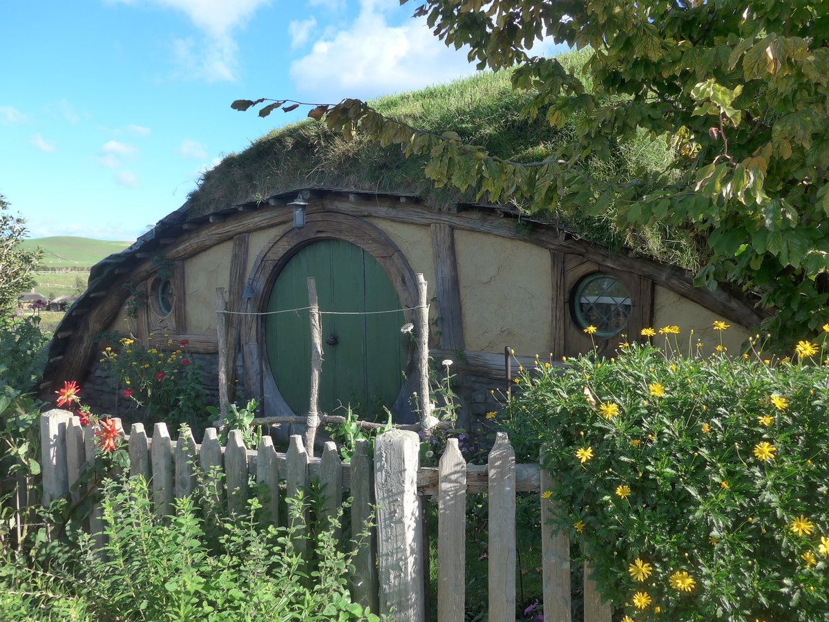 (190'950) - Hobbiton-Haus am 22. April 2018 bei Hinuera