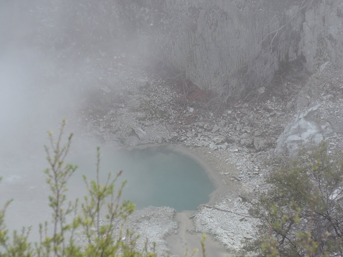 (191'023) - Kleiner See im Wai-O-Tapu Thermal Wonderland am 23. April 2018 bei Rotorua