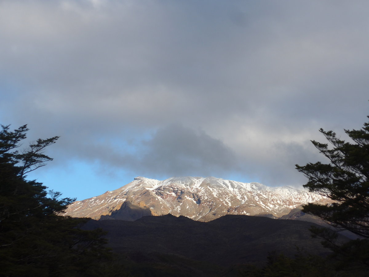 (191'304) - Der Mount Ruapehu in der Abendsonne am 24. April 2018 von Whakapapa aus
