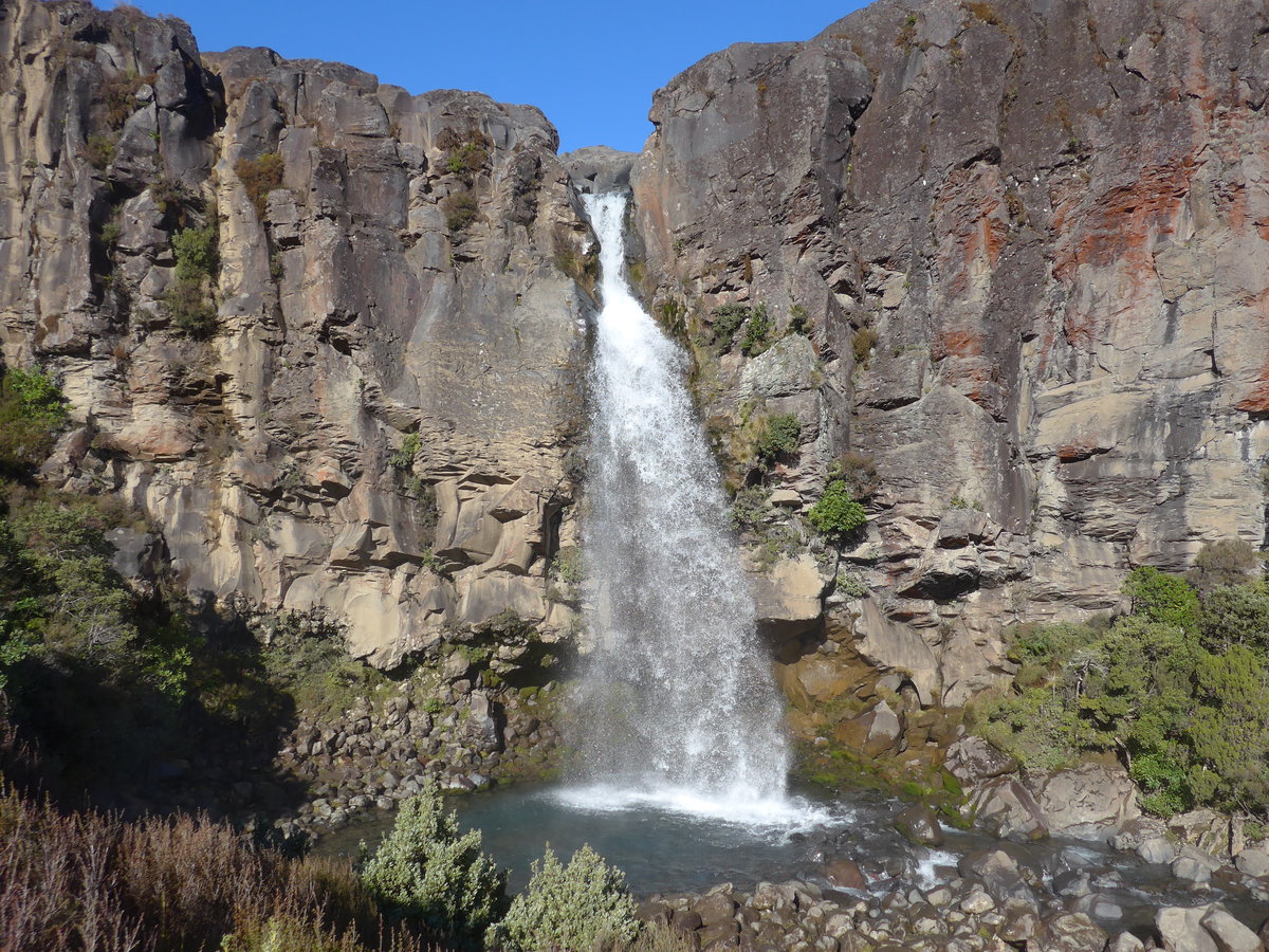 (191'348) - Der Taraniki-Wasserfall am 25. April 2018 bei Whakapapa