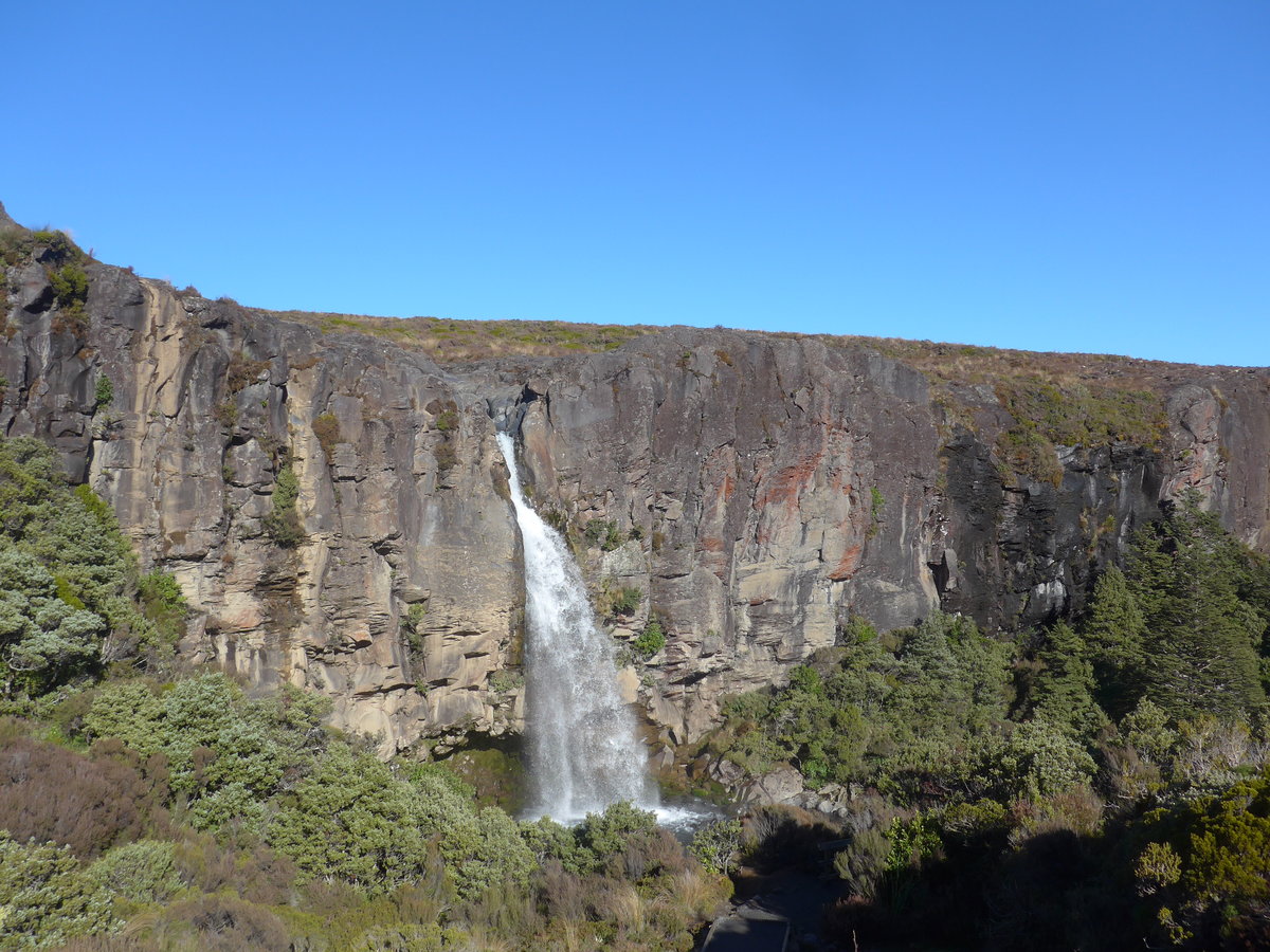 (191'352) - Der Taraniki-Wasserfall am 25. April 2018 bei Whakapapa