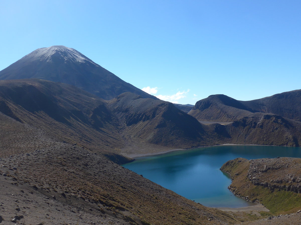 (191'381) - Der Mount Ngauruhoe und Upper Tama Lake am 25. April 2018 bei Whakapapa