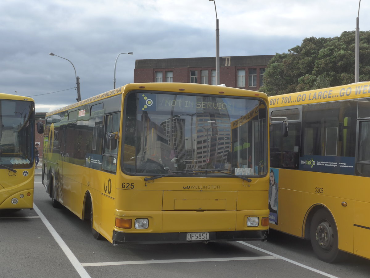 (191'605) - GO Wellington - Nr. 625/UF5851 - MAN/Designline am 27. April 2018 beim Bahnhof Wellington