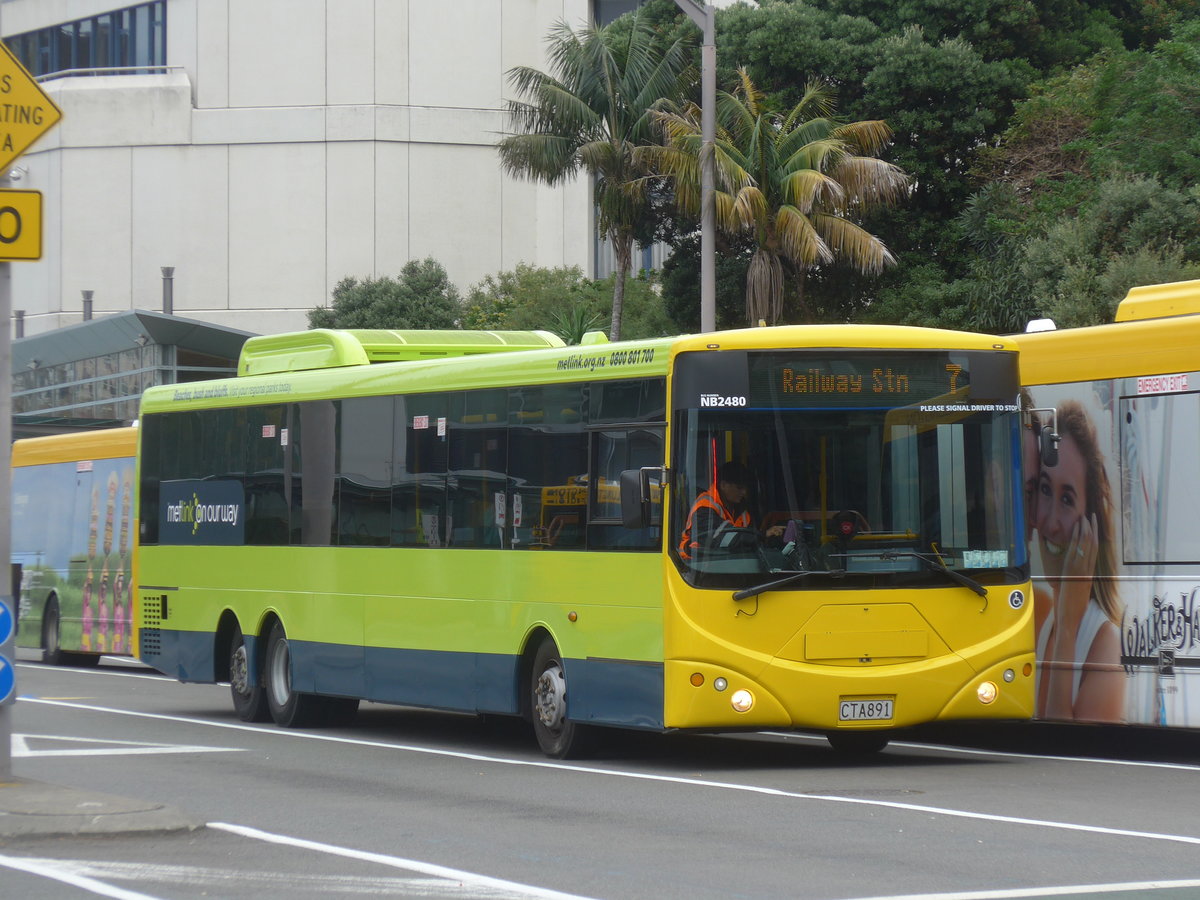 (191'636) - GO Wellington - Nr. 2480/CTA891 - MAN/Designline am 27. April 2018 beim Bahnhof Wellington