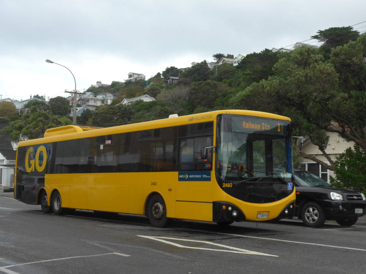 (191'701) - GO Wellington - Nr. 2482/CTA898 - MAN/Designline am 27. April 2018 in Island Bay