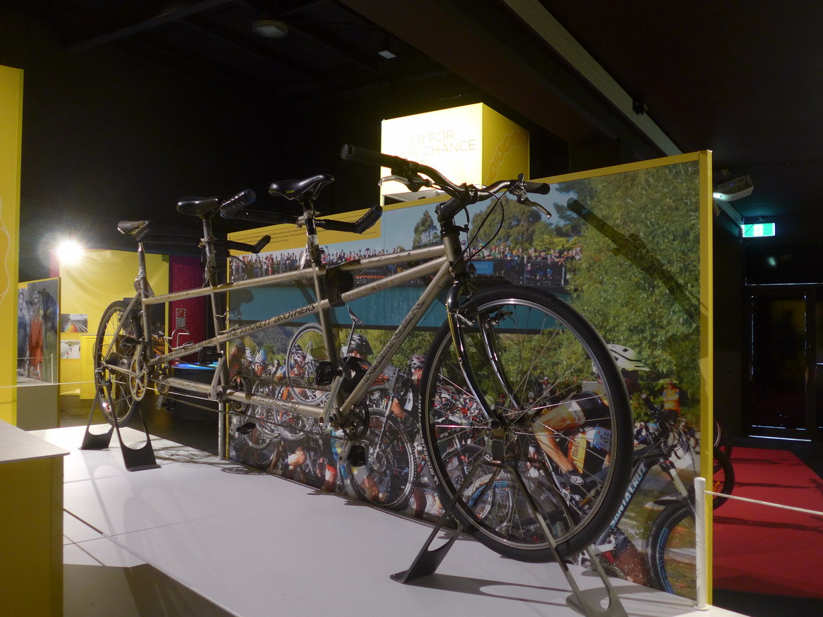 (191'965) - Triple-Fahrrad der Gebr�der Kennett - Jahrgang 1994 - am 30. April 2018 in Auckland, Motat
