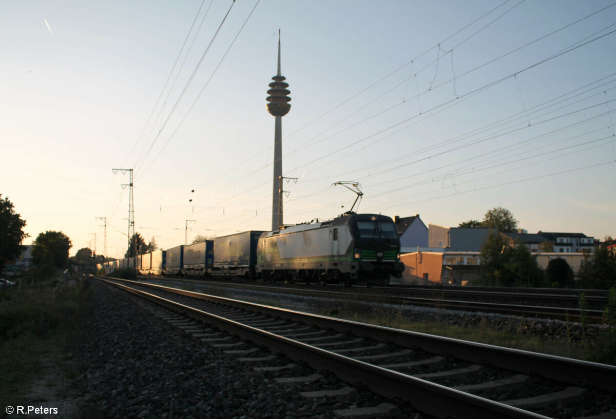 192 217-7 mit einem LKW Walter in Nürnberg Hohe Marta. 27.09.23