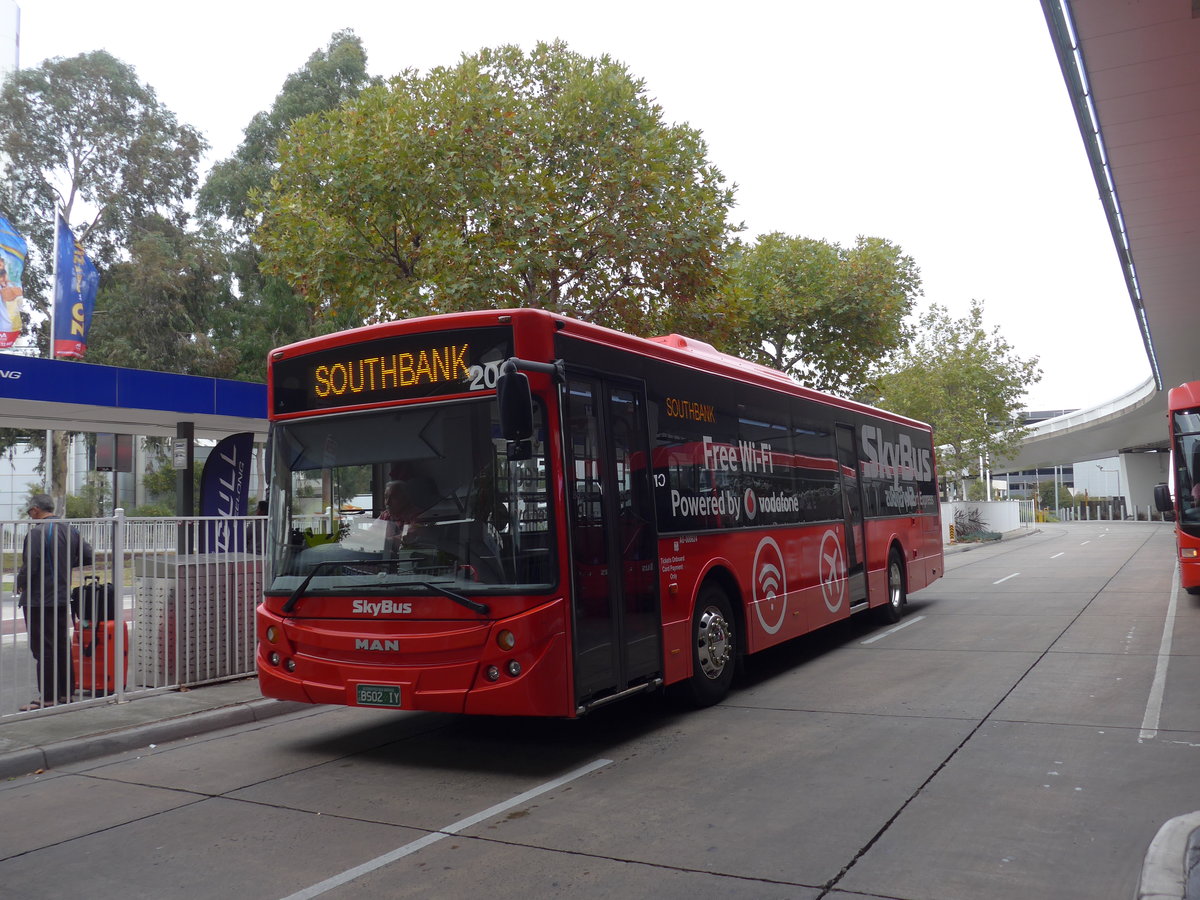 (192'278) - SkyBus, Melbourne - Nr. 206/BS02 IY - MAN/MCV (ex Nr. 95; ex Nr. 130; ex MAN) am 2. Mai 2018 in Melbourne, Airport