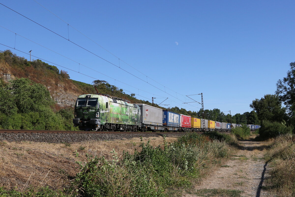 193 087  THANK YOU  mit einem  KLV  aus Wrzburg kommend am 6. August 2022 bei Himmelstadt im Maintal.