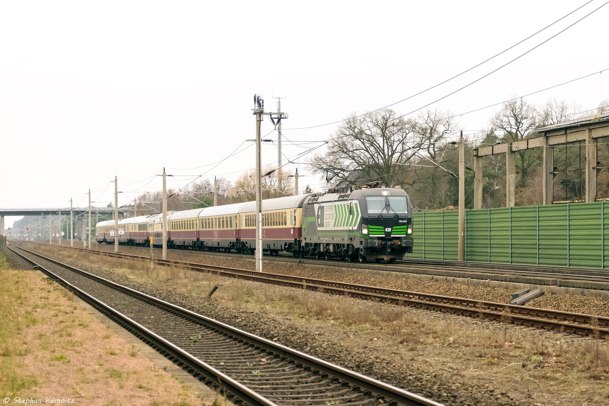 193 208-6 ELL - European Locomotive Leasing für Lokomotion Gesellschaft für Schienentraktion mbH mit dem AKE-RHEINGOLD von Koblenz Hbf mit den Zielen Berlin, Dresden und Leipzig, bei der Durchfahrt in Großwudicke. 29.12.2015