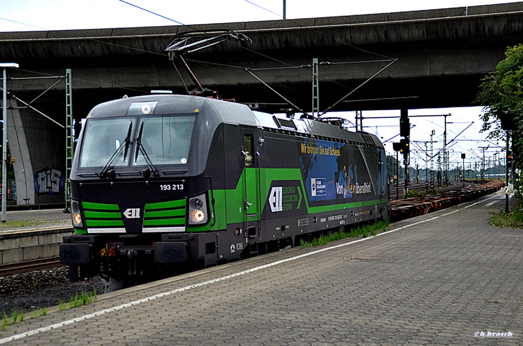 193 213 ist mit einen leeren containerzug durch hh-harburg gefahren,04.09.15