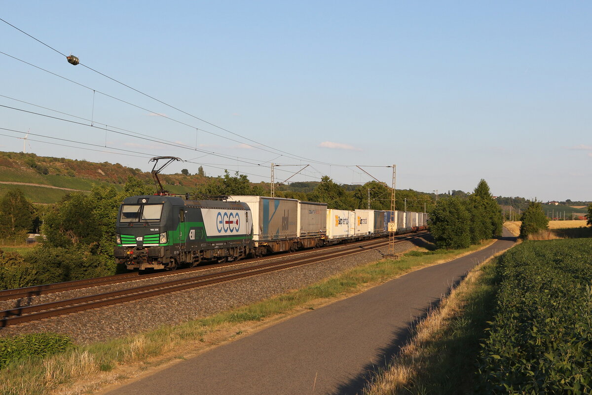 193 225 mit dem  EKOL  am 4. August 2022 bei Winterhausen.