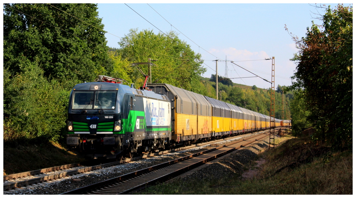 193 229 der Rurtalbahn mit Atlmannzug in Obersinn am 06.08.15