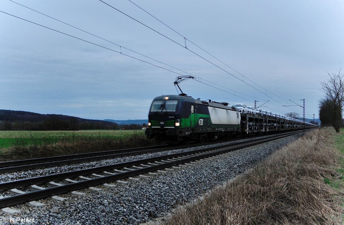 193 244-0 mit einem Autotransportzug beladen mit Mercedes bei Pölling. 17.03.24