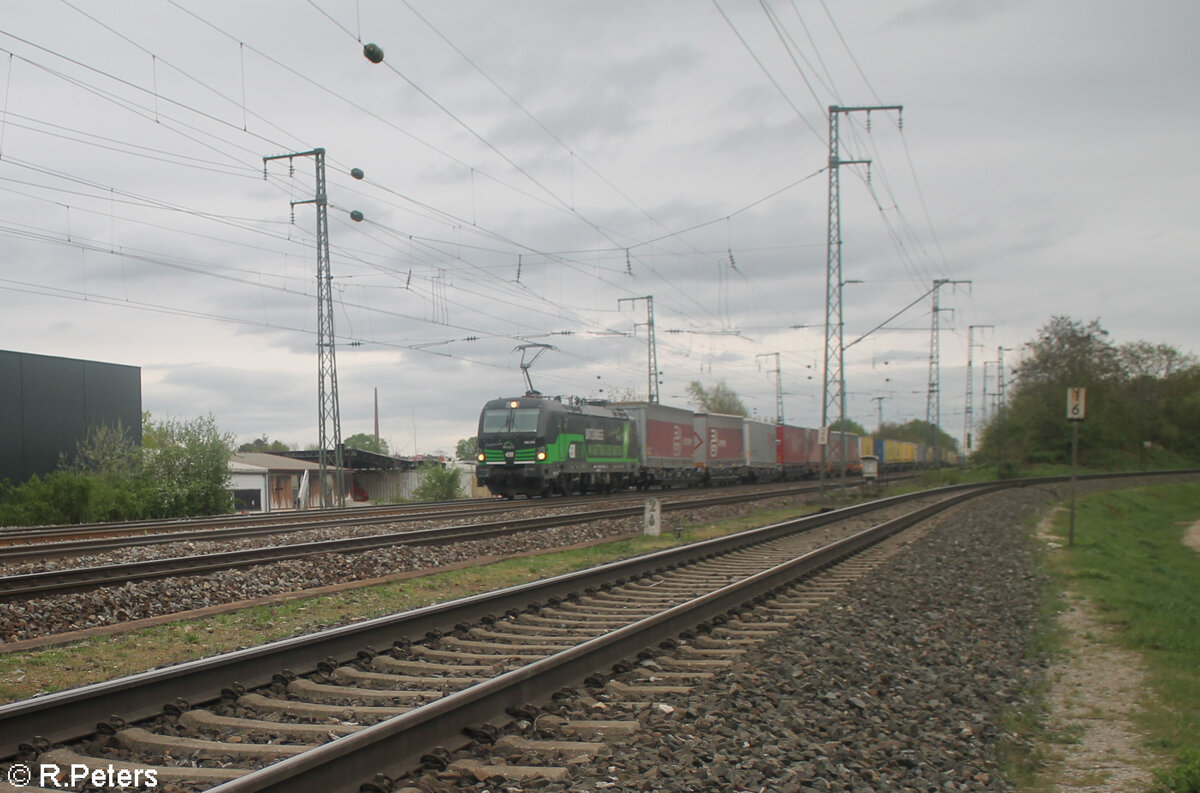 193 275-5  Unterwegs Im Auftrag der Natur  zieht durch Nürnberg Hohe Marter mit einem Wechselpritschenzug Arcese. 09.04.24