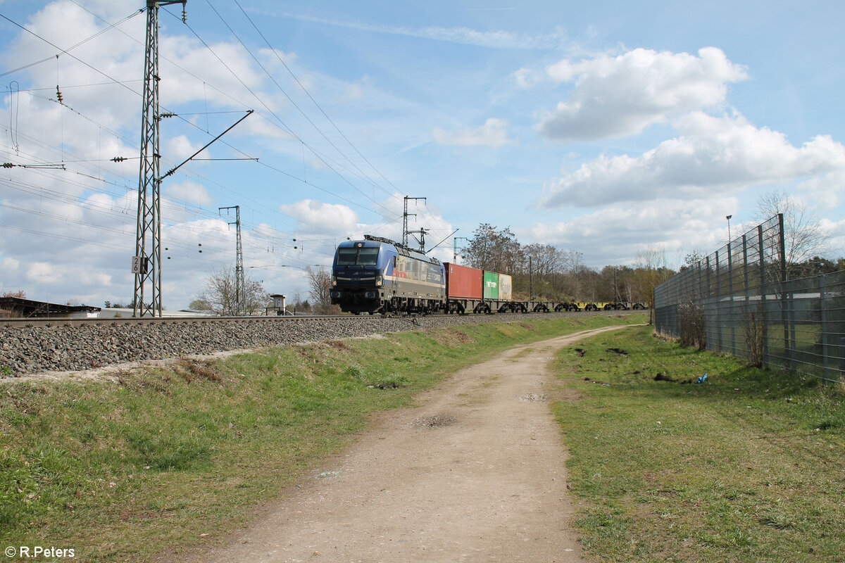 193 565-9  Evolution  mit fast leeren Containerzug in der Treuchtlinger Kurve in Nürnberg Hohe Marter. 25.03.24