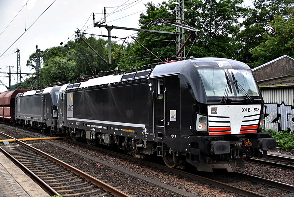 193 612 zog mit einer schwesterlok einen kohlezug durch hh-harburg,16.06.16