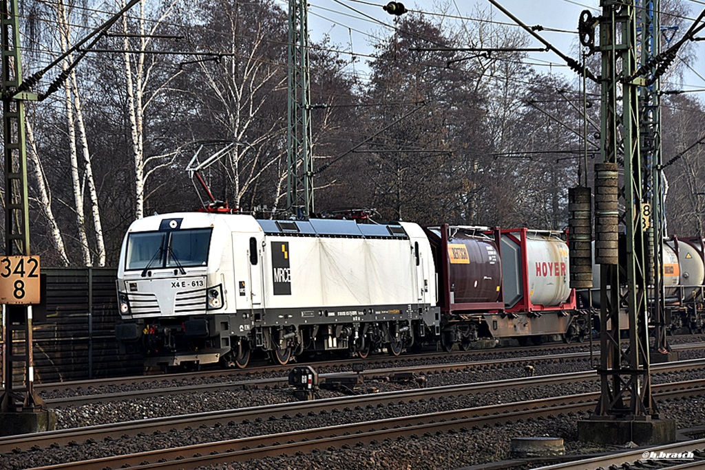 193 613 brauste mit einen containerzug durch hh-harburg,19.02.16