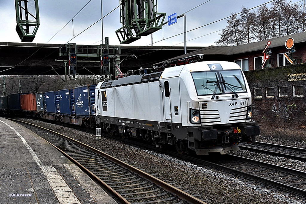 193 613 ist mit einen kastenzug durch harburg gefahren,20.02.16