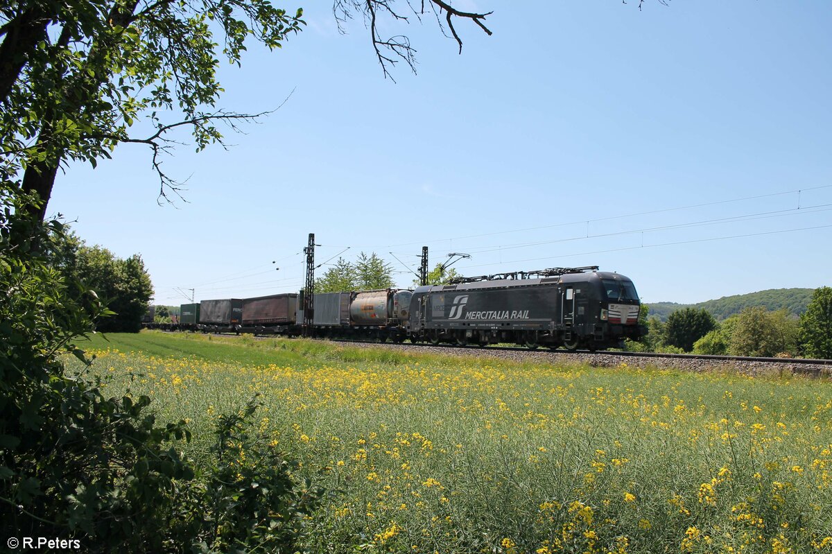 193 705 Mercitalia mit KLV bei Himmelstadt gen Norden. 02.06.21