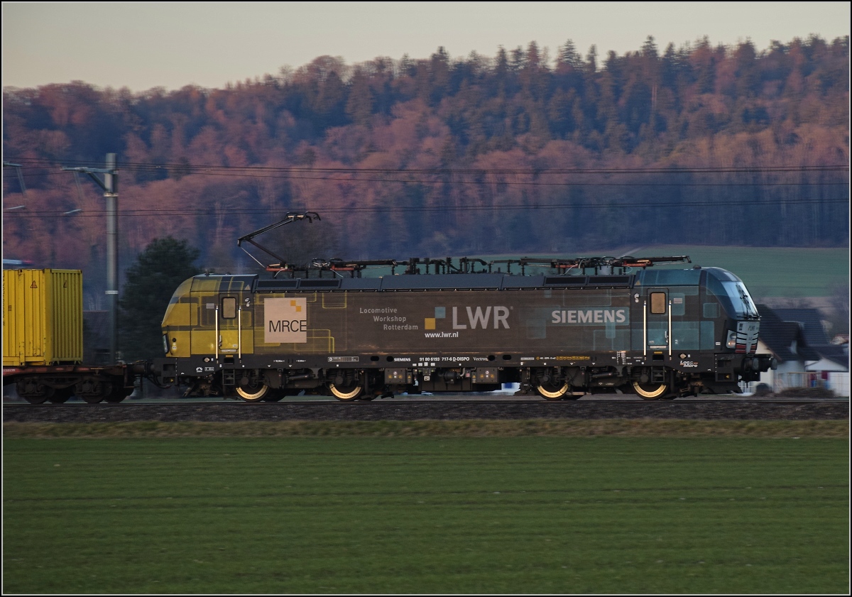 193 717 MRCE/LWR in Hendschiken. Januar 2022.