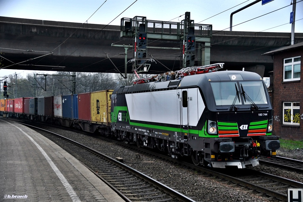 193 744 ist mit einen kastenzug durch hh-harburg gefahren,05.04.19