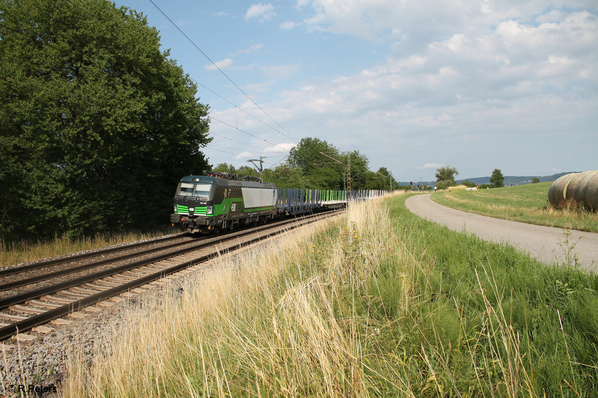 193 765 mit einem SETG Leer-Holzzug bei Pölling in Richtung Nürnberg. 16.07.23