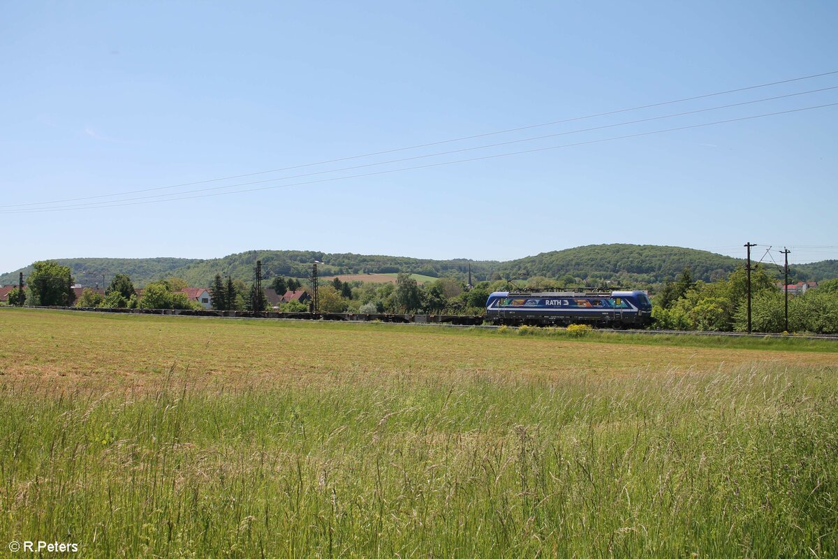 193 793-7  Lukas  mit leeren Containerzug bei Himmelstadt gen Norden. 02.06.21